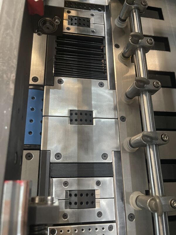 3D Gilding Mesin Stamping Hot Foil Otomatis Untuk Full Range Packaging Paper, Stamping Warna