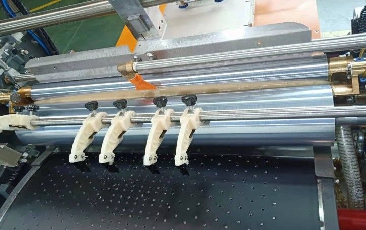 Mesin Pembuat Kotak Kaku Cerdas Akurasi Tinggi Dengan 20 - 25pcs / mnt Membuat kotak besar